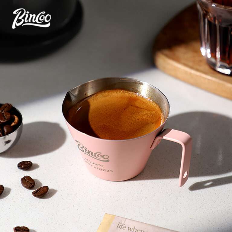 Lee más sobre el artículo Análisis Brutal + Comparativa Bincoo-taza extractora de café de acero inoxidable 304, con báscula, cuchara pequeña para leche, taza medidora de Espresso, herramientas de cocina